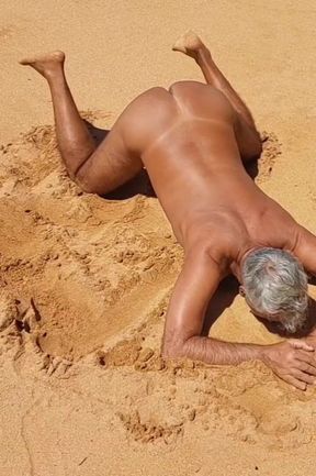 Ladysilva on the Beach Wanting to Fuck Her Hot Ass