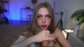 rubia joven teniendo sexo con su novio en su casa