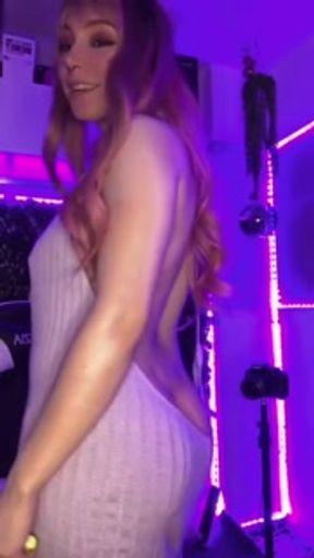 Twitch Streamer naughty Livestream teasing viewers with cute ass and tits 🍑🥵