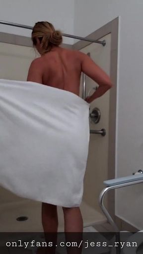 Real Hotwife MILF Jess Ryan Takes a Shower