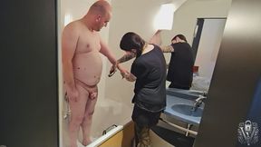 Die Sissy wird enthaart
