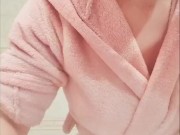 Guardami mentre mi spalmo la crema prima delle nanna