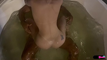 Milf in bathtub fucking hard! Want to fuck me too?