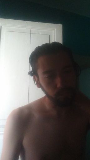 I record myself doing a skincare in the morning