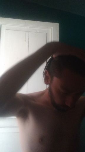 I record myself doing a skincare in the morning