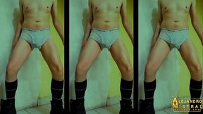 ALEJANDRO MISTRAL se quita la ropa dejandose los calzoncillos para mojarse y sobarse por encima la verga erecta y los testiculos