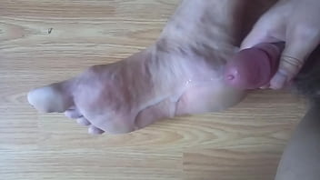 Solo cum on my feet