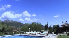 Mallorca vacationer Janin satisfied at the pool