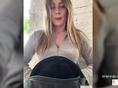 She plays with her pussy live! Delight- Tip for slower she cools you down!