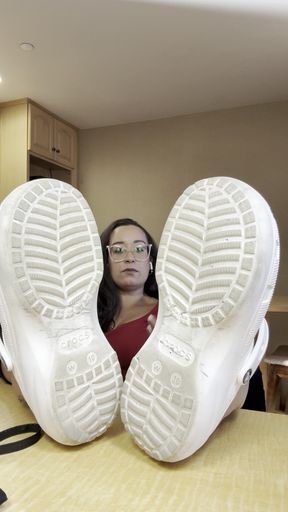 Step Mommys Stinky Croc Removal Propped Soles French Pedi