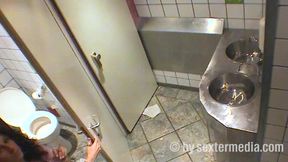 Amateur Sex on the Toilet