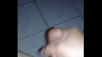 Batendo uma com tes&atilde_o at&eacute_ gozar