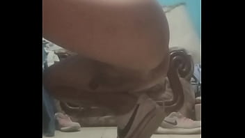 Nalgona caliente orinando