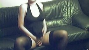 Dark skin and luscious webcam bitch on the leather couch