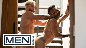 Hot - William Seed massiert seinen Schwanz, während Johnny Viper zuschaut und hart gefickt wird