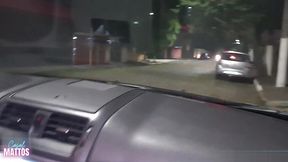 parei na rua pra pedir informacao acabei mamando um desconhecido no meu carro safado me deu muito leitinho