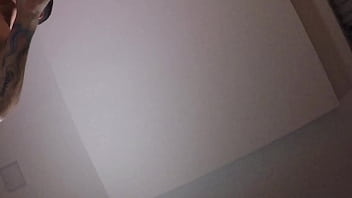 Rabuda trepando com casal