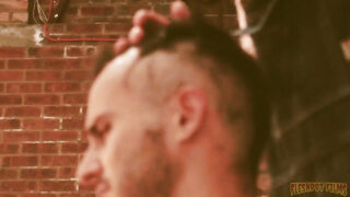 Csupasz hátú, ökölbaszás, férfi – meleg ribancok ökölbe szorulnak