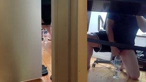 when you work from home and can t leave your desk and have to urinate in a bottle - full version