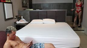 tatuador convida kyra sex para estrear no tela nua mais a surpresa quem ganhou foi ele