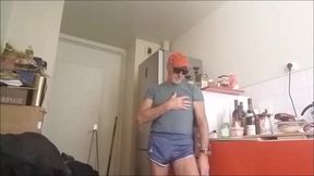 petite exhibe sympa avec un ptit doigtage