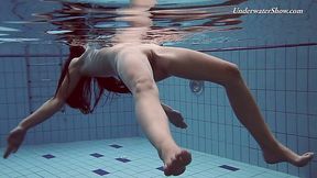 Pretty swimming babe Liza Rachinska shows striptease under the water