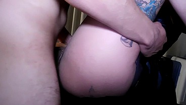 VOLVI CALIENTE, PORQUE ME FALLO UN MACHO Y ME COJI A MI HIJASTRO
