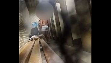 Trabalhador vai tomar banho e caminhoneiro pegou no meu pau