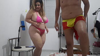 Apresentamos a loira&ccedil_a peituda