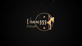 Venus worshiping Caroleta'_s perfect feet!