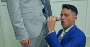 Robbie Rojo and Vadim Romanov are fucking on the desk