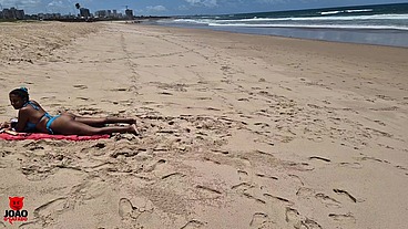 Novinha Rabuda Sozinha na Praia, Desenrolei no Papo e Acabei Levando no Hotel