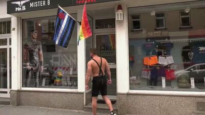 Dude sucks lad's cock and gets his ass nailed with it