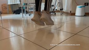 Cleo Domina - Sneaker fetish - sport