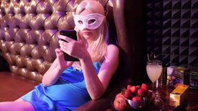 Masturbated with strawberries and presik with a vibrator and got a sweet orgasm