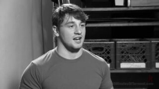 Masturbazione, eiaculazione, sega, dilatatore anale, dominazione &#8211; Film BDSM di Scott Harbor, inculato