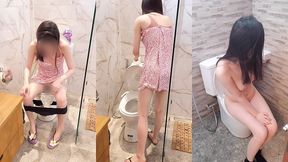 pissing scene(japanese slender girl)