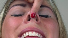 Cute Roxana Nose Play - HD 1920x1080