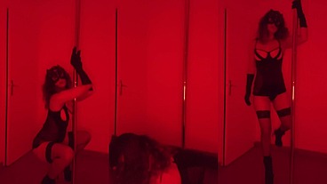Miss Stripper mueve sus caderas al ritmo de hardsensual