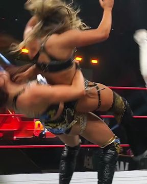 Curvy latina shows off her wrestling ass and bubble booty