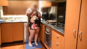 Crazy Chubby Milf Stepmom Fucks Pussy With Vegetable After Getting High