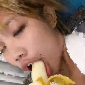 Emma Thai Plays with Banana and Tease Sexy in Live Webcam Show