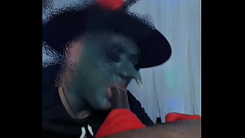 a very hot witch sucking a big cock and it doesn&#039_t fit in her mouth