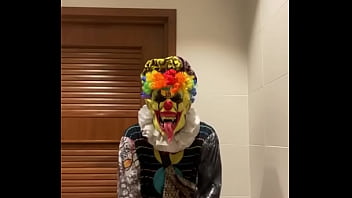 Lila Lovely takes a bathroom break with Gibby The Clown