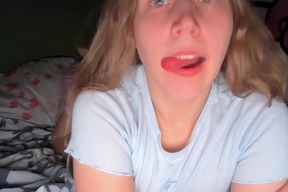 Sexy Girl Tempts on Cam