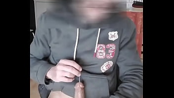 caresses et &eacute_jaculation avec ma tige ur&eacute_tral dans le penis