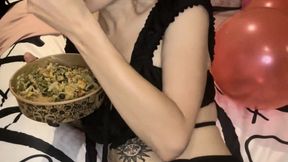 Eat dinner with Empress Scarlett