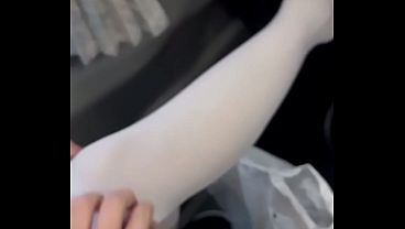 白色膝上襪 性感 遊覽車偷偷脫掉 露出  腳趾頭 White stocking bus outdoor  sexy toes feet