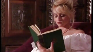 Le bionde dalle grandi tette Rebecca Wild e Sindee Coxx si fanno penetrare violentemente in stile pecorina da Alex Sanders