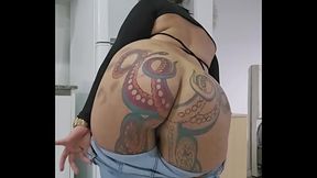 mi vecina se desnuda y me pide que la folle